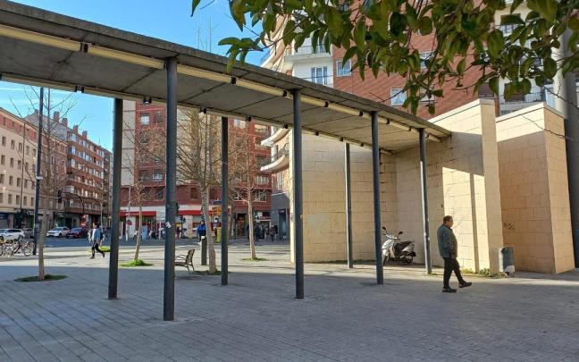 En imágenes: Enfado en Vitoria por lo que falta desde hace meses en este barrio En imágenes: Enfado en Vitoria por lo que falta desde hace meses en este barrio