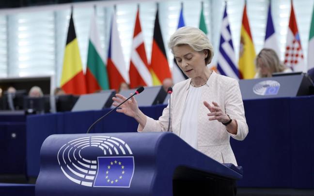 Von der Leyen: "Europa enfrenta una decisión que definirá nuestro lugar en el mundo". / RONALD WITTEK Von der Leyen: "Europa enfrenta una decisión que definirá nuestro lugar en el mundo".