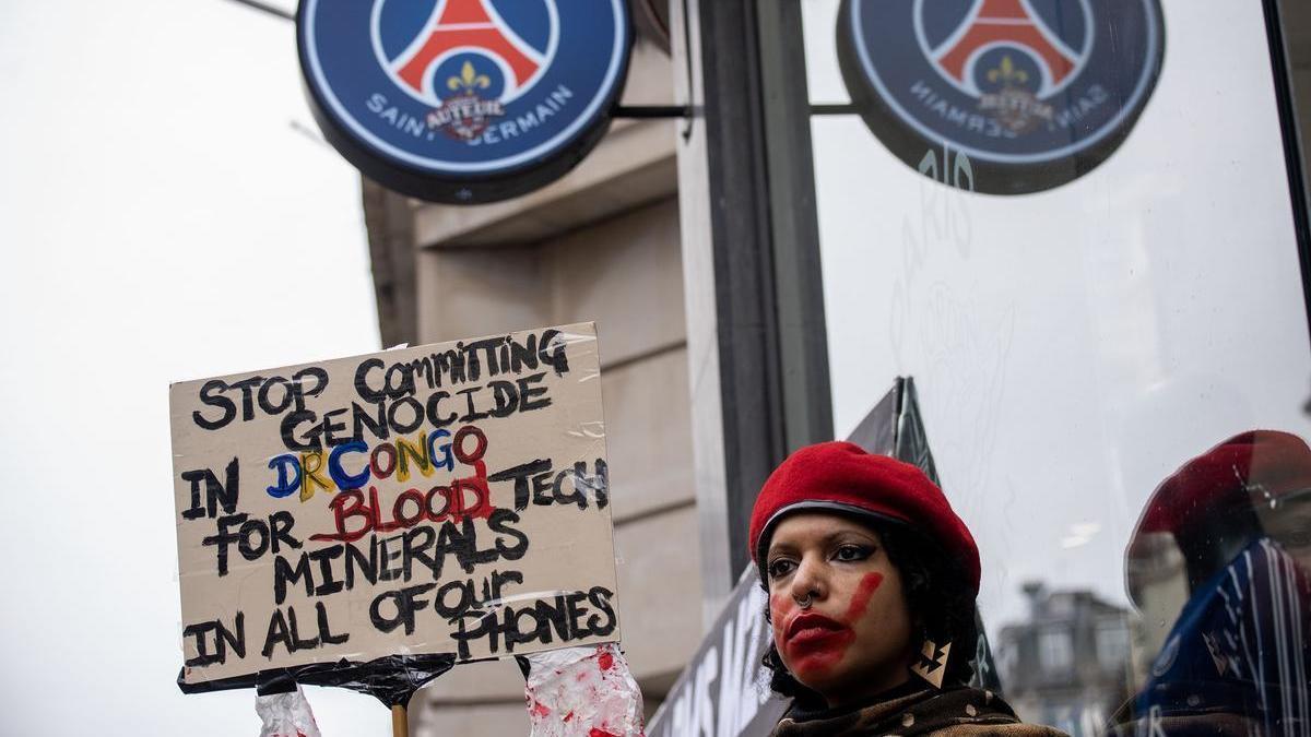 Manifetación en París exigiendo la intervención de la comunidad internacional.