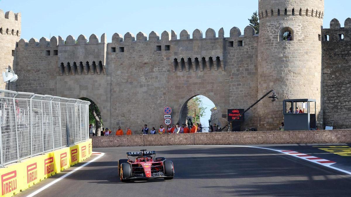 El monoplaza de Leclerc durante la sesión de clasificación en Bakú.