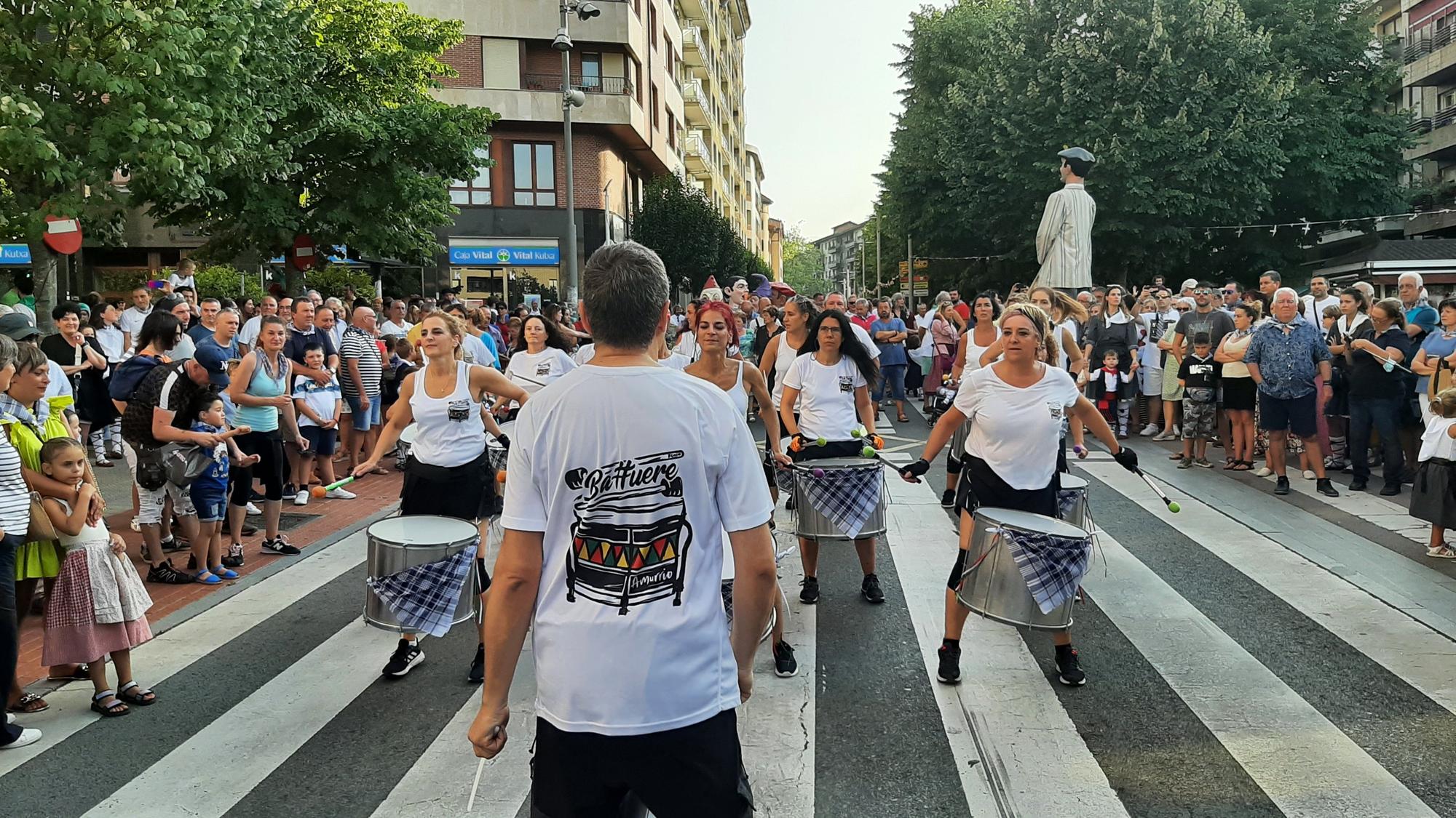 La kalejira con Batukada Battuere tras el txupinazo también traerá juegos puntuables para lograr el Iguarrako de oro