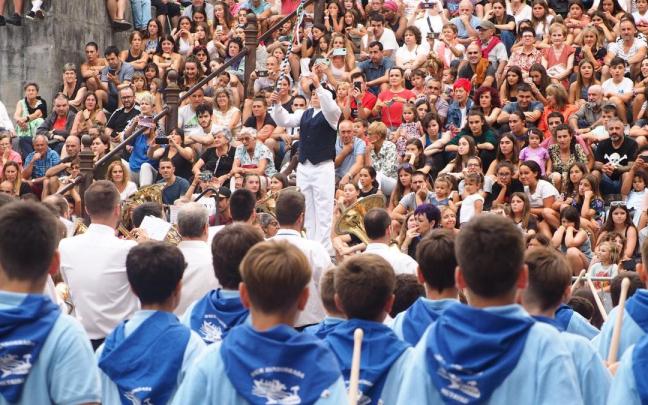 La tamborrada infantil es una de las celebraciones más multitudinarias de las fiestas de Mutriku / Aitor La tamborrada infantil es una de las celebraciones más multitudinarias de las fiestas de Mutriku