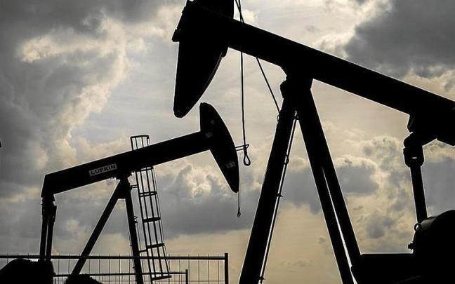 El grueso de la reducción en la distribución de crudo lo ejecutarán Arabia Saudí y Rusia. | FOTO: E.P.