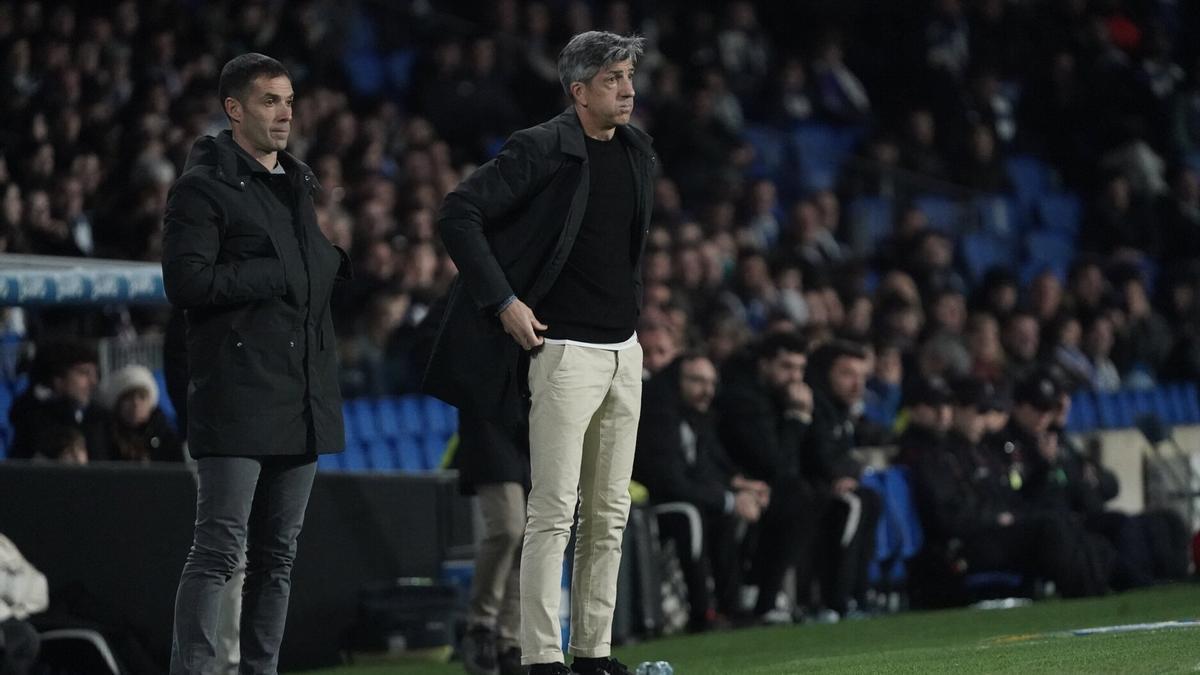 Labaka e Imanol, atentos al partido frente al Espanyol. / RUBEN PLAZA