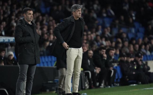 Imanol, atento al reciente partido liguero frente al Espanyol. / RUBEN PLAZA