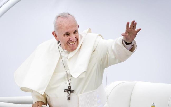 El Papa Francisco saluda a los fieles en una imagen de archivo. / EP El Papa Francisco saluda a los fieles en una imagen de archivo.