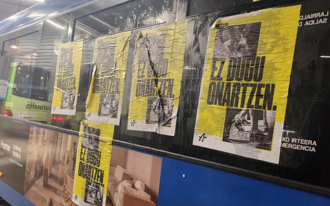 Imagen del autobús atacado anoche en Donostia Imagen del autobús atacado anoche en Donostia