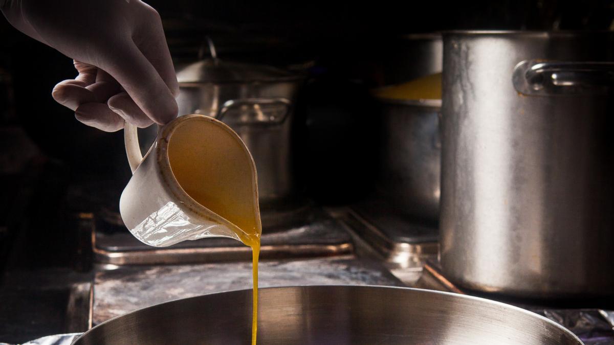 Un chorro de aceite en la sartén
