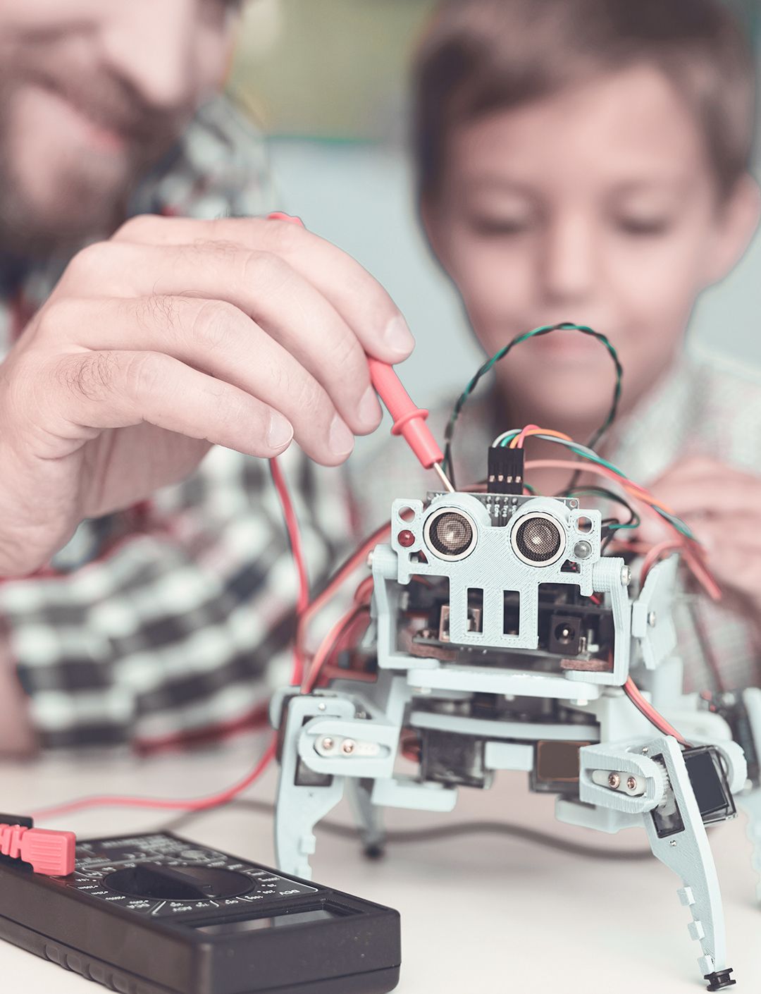 STEAM We Make Debabarrena! recoge los proyectos realizados por los centros de la comarca a lo largo del curso en el ámbito de la Ciencia y la Tecnología