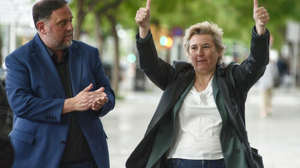 Oriol Junqueras, junto a Marta Molina.