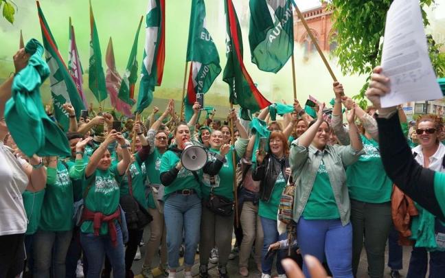 Las trabajadoras de las residencias de Bizkaia firmaron un nuevo convenio hace unos meses