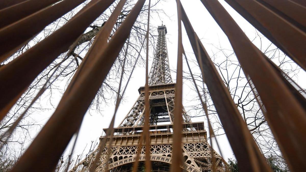 La Torre Eiffel, cerrada a los visitantes por una huelga.