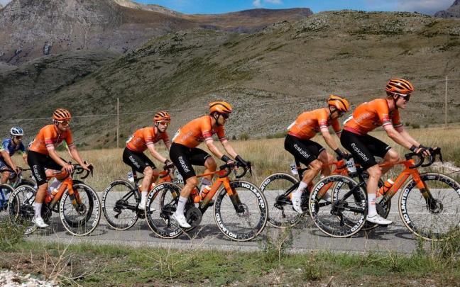 El Euskaltel-Euskadi, durante la CRO Race.