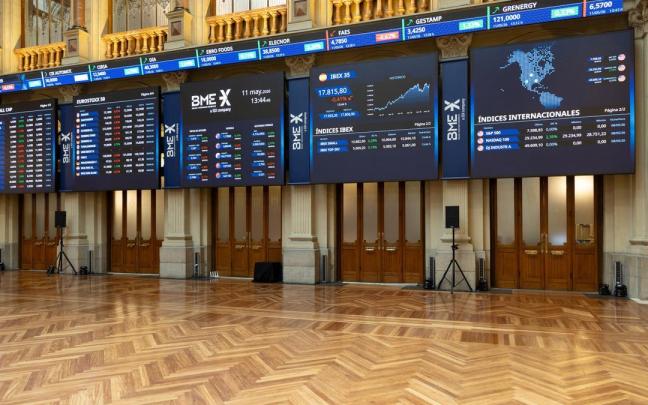 Paneles informativos en el Palacio de la Bolsa de Madrid.