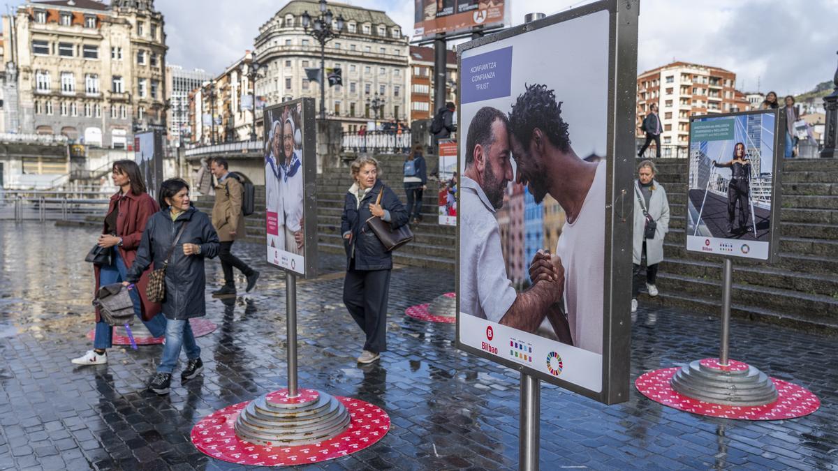 Exposición sobre la Carta de Valores de Bilbao que recorrió distintos puntos de la villa.
