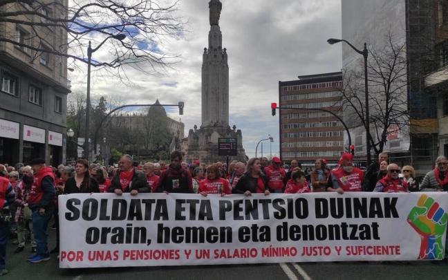 Los pensionistas vascos reclaman un sistema vasco de complemento de pensiones mínimas hasta equipararlas con el salario mínimo / EP Los pensionistas vascos reclaman un sistema vasco de complemento de pensiones mínimas hasta equipararlas con el salario mínimo