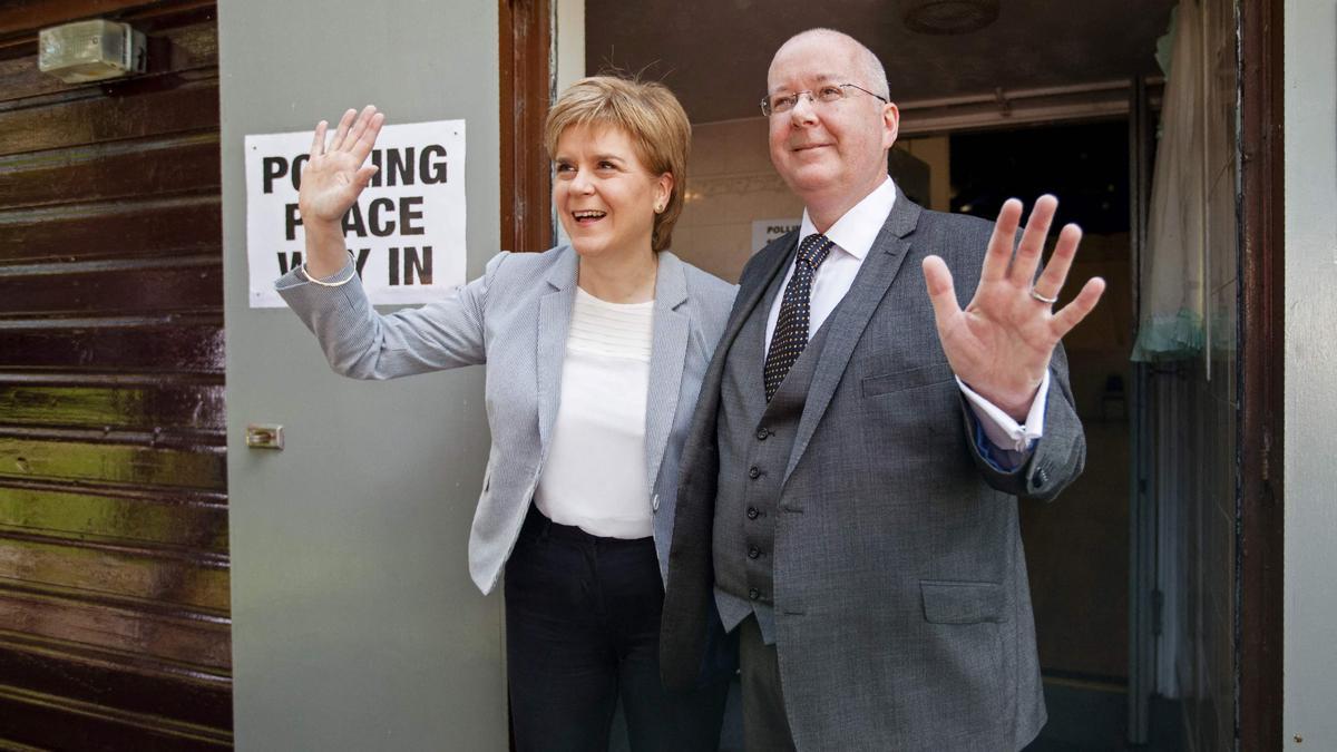Peter Murrell junto a su esposa y ex primera ministra escocesa, Nicola Sturgeon.