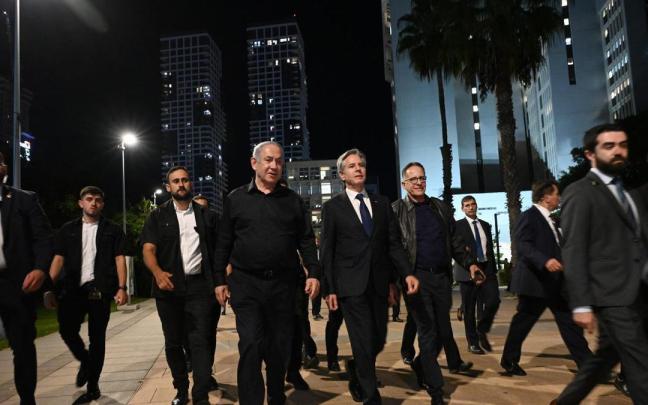 El secretario de Estado estadounidense, Antony Blinken, con el primer ministro israelí, Benjamin Netanyahu, tras su reunión.