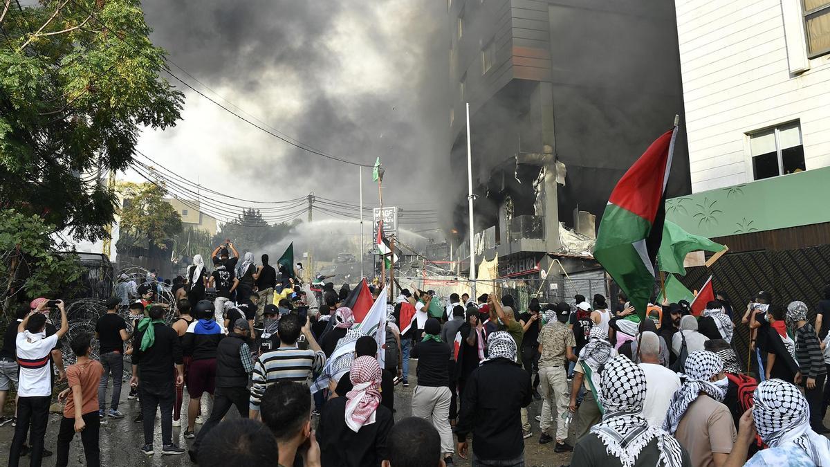Protestas en las calles de Libano contra Israel y Estados Unidos.