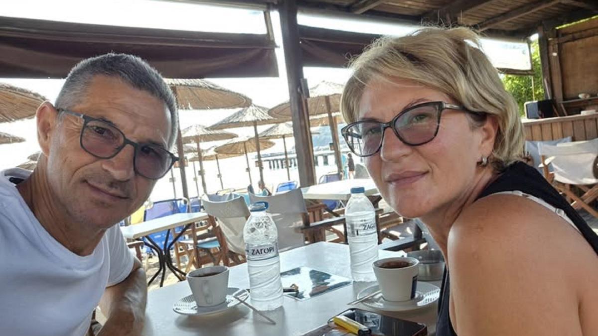 "Pensé que moriríamos juntos", cuenta Svetlana Grković al ver a su esposo con más de medio cuerpo fuera de la ventanilla.