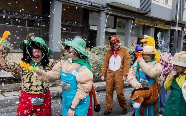 Desfile de comparsas de Lasarte-Oria.
