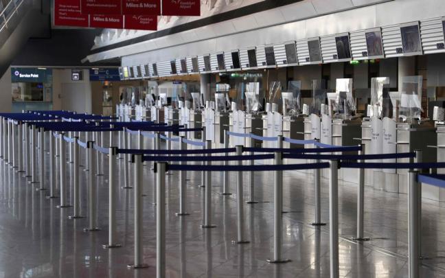 El aeropuerto de Frankfurt am Main, vacío. El aeropuerto de Frankfurt am Main, vacío.