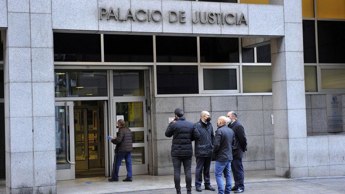 Imagen de la entrada al Palacio de Justicia en Bilbao.