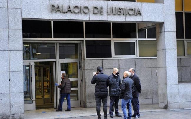 Imagen de la entrada al Palacio de Justicia en Bilbao. Imagen de la entrada al Palacio de Justicia en Bilbao.
