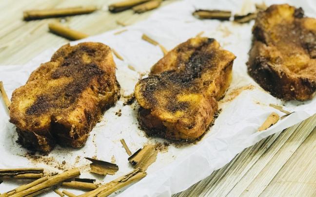Torrijas de pan brioche recién hechas. / María Malo Torrijas de pan brioche recién hechas.