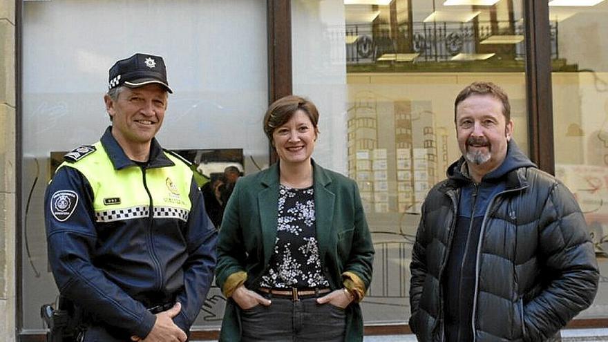 La alcaldesa y el concejal de Protección Ciudadana. | FOTO: N.G.