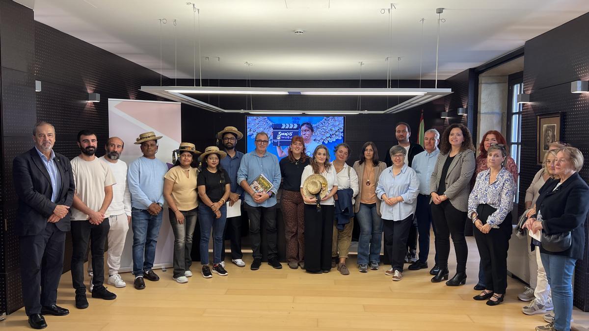 Participantes en el acto de bienvenida