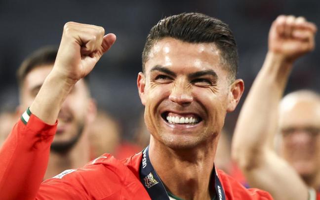 Cristiano Ronaldo celebra el título de la Nations League logrado con Portugal.