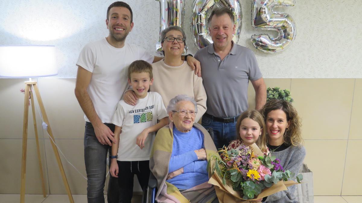 María Arrese, con sus familiares.