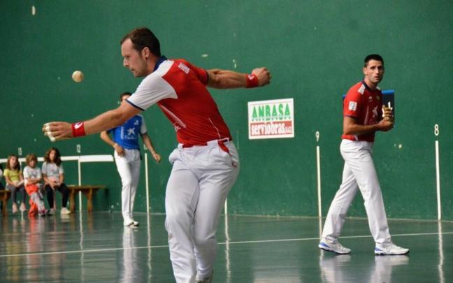 Elordi y Albisu han caído en Los Arcos y tienen muy cuesta arriba su clasificación en el Masters CaixaBank. Elordi y Albisu han caído en Los Arcos y tienen muy cuesta arriba su clasificación en el Masters CaixaBank.
