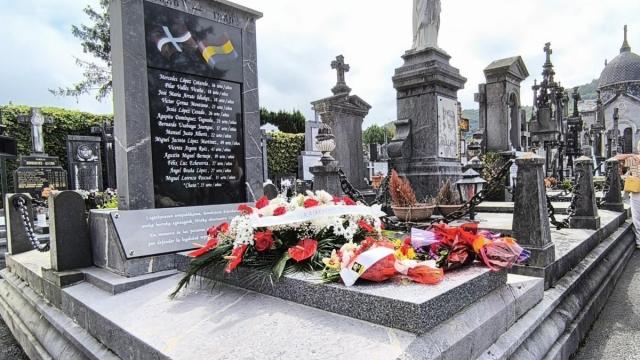 Monumento a las víctimas de Pikoketa en el cementerio de Blaia, en Irun