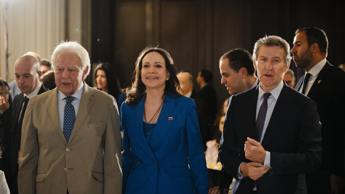 Felipe González, María Corina Machado y Alberto Núñez Feijóo, en Madrid.