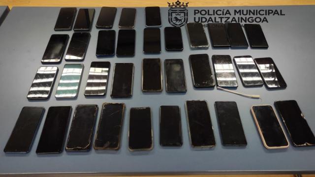 Móviles intervenidos a la mujer detenida.