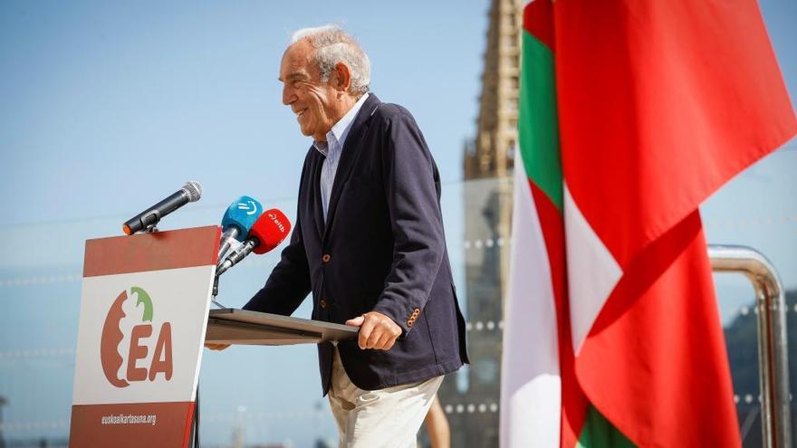 El lehendakari ohia Carlos Garaikoetxea ejerció como eurodiputado de EA entre 1987 y 1991. El lehendakari ohia Carlos Garaikoetxea ejerció como eurodiputado de EA entre 1987 y 1991.