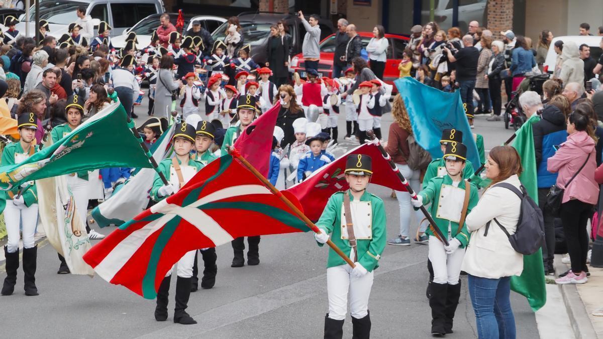 La colorida marcha inundará de música Zestoa la tarde del domingo.