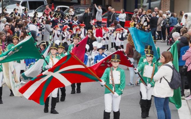 La colorida marcha inundará de música Zestoa la tarde del domingo.