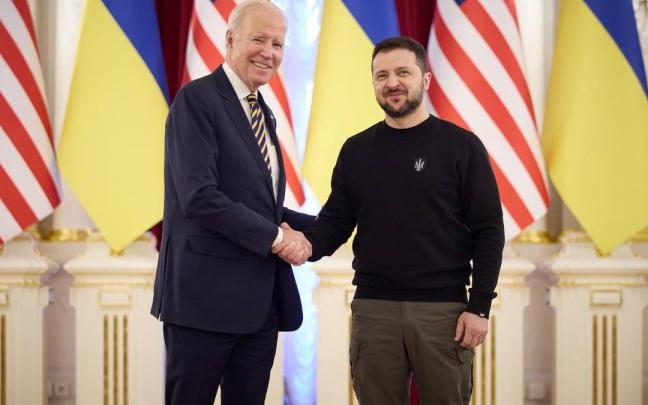 Los presidentes de EEUU y Ucrania, Joe Biden y Volodimir Zelenski.