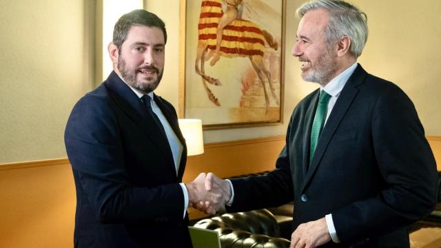 El presidente del Gobierno de Aragón, Jorge Azcón, y el portavoz de vox.