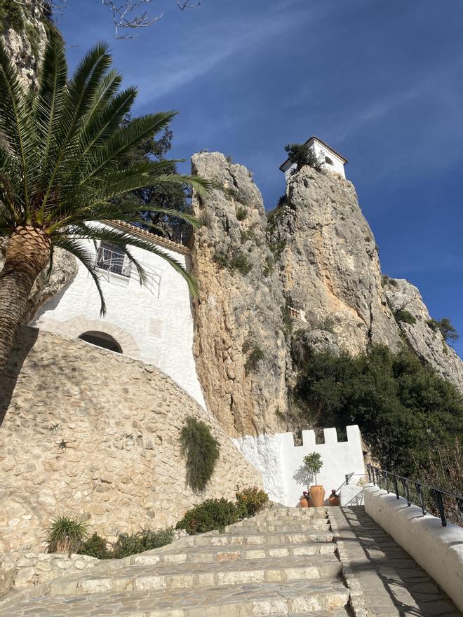 Vista del Castell de Guadalest desde abajo.