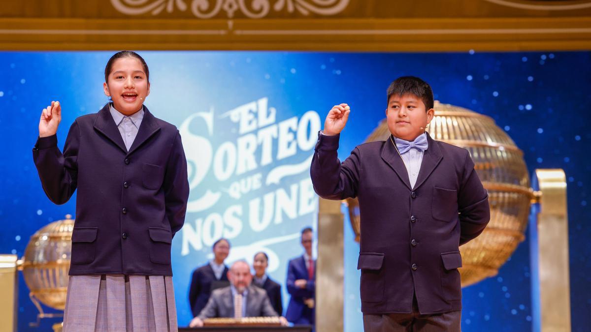 Los niños de San Ildefonso que han cantado el 'Gordo' de Navidad, el 72480.
