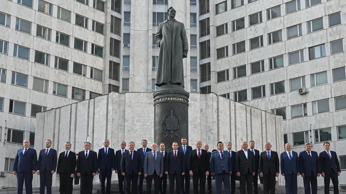 Servicios secretos rusos instalan estatua de Félix Dzerzhinski, el fundador de la Cheka