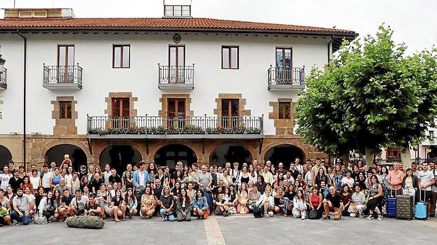 Participantes del programa ‘Ateak Ireki’ 2023 en Lazkao.