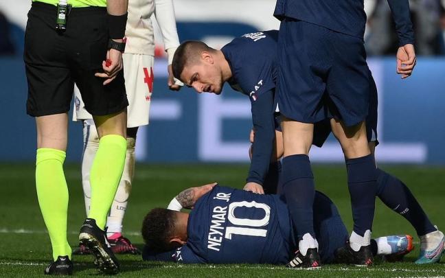 Neymar, lesionado durante un partido con el PSG. Neymar, lesionado durante un partido con el PSG.