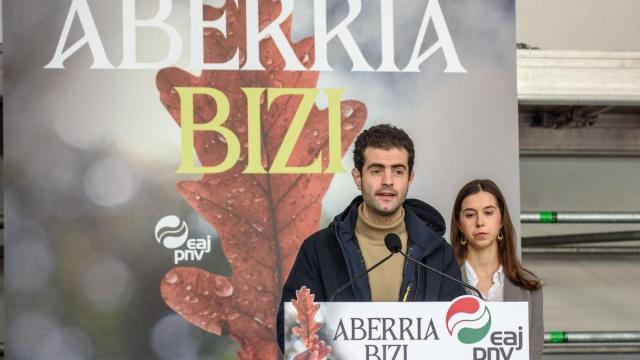 El burukide del EBB Javier Ollo y la EGIkide Maider Irujo en la presentación del Aberri Eguna en Bilbao
