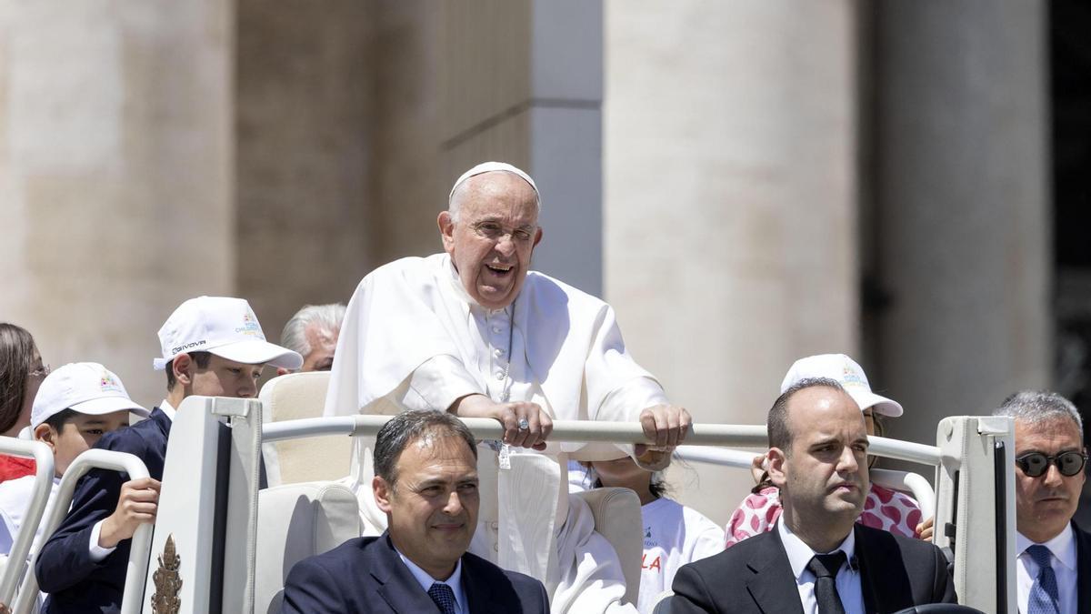 El papa Francisco durante la misa celebrada en la plaza de San Pedro por la primera Jornada Mundial de los Niños.