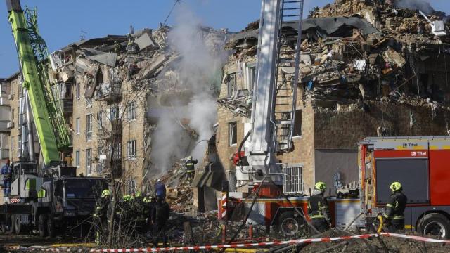 Imagen de archivo de un edificio bombardeado en Kiev.